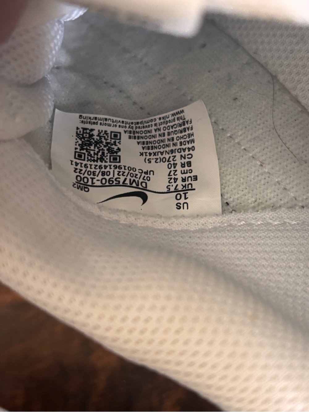 White Nike Sneakers - Size 10 - Picture 4 of 4